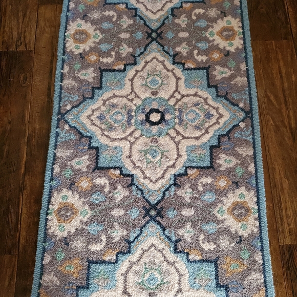 Francesca Collection Rug 27" x 45" - Picture 1 of 6